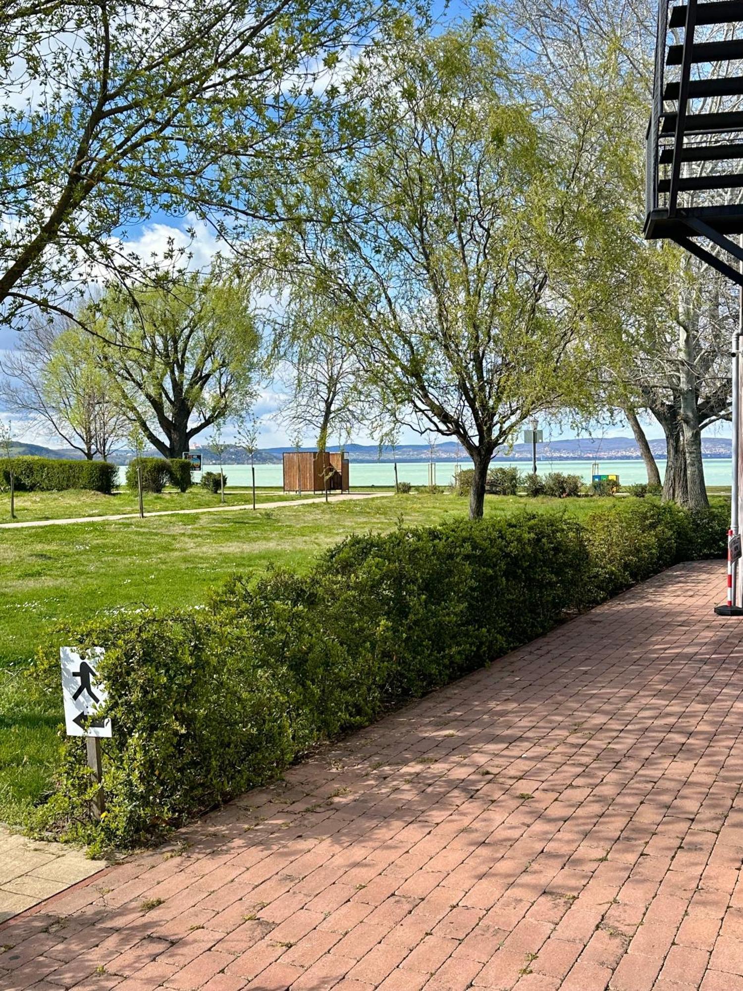 Waterfront Apartmanok Zamárdi Eksteriør billede