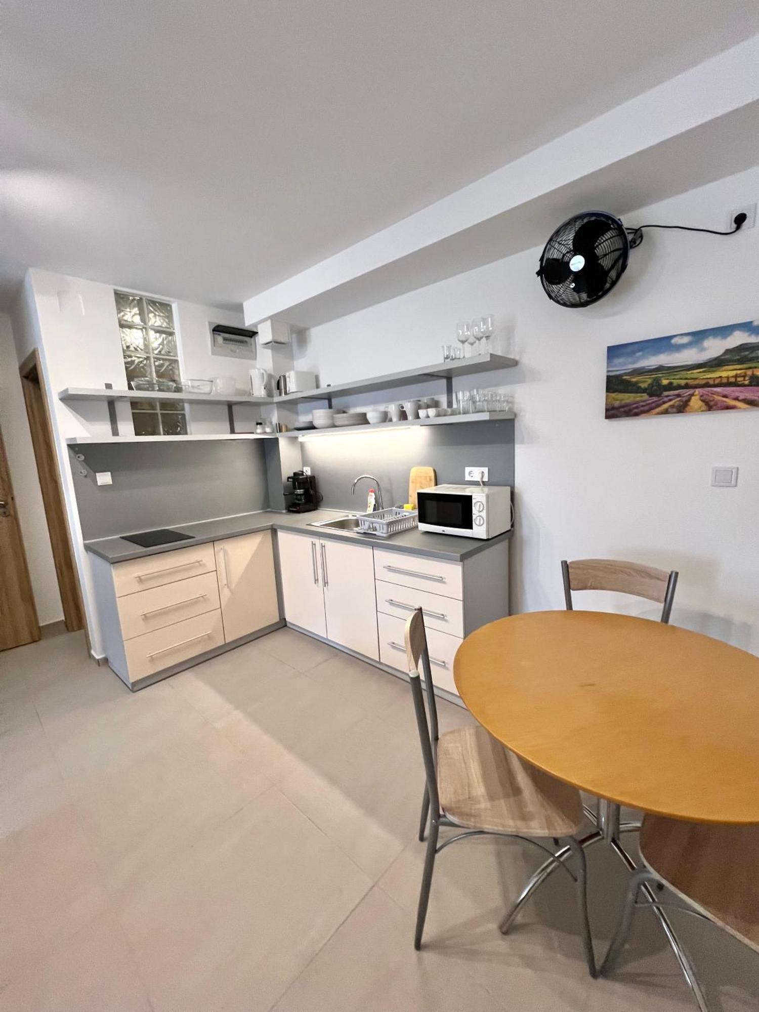 Waterfront Apartmanok Zamárdi Eksteriør billede